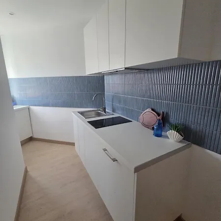 105 - Beachside Renovated 1Br Apt 5 Min From Beach