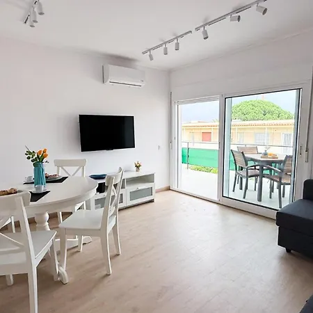 105 - Beachside Renovated 1br 5 Min From *