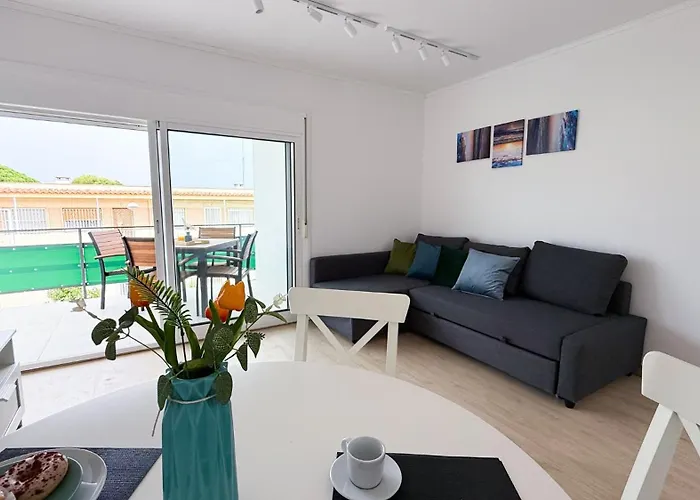 105 - Beachside Renovated 1br 5 Min From *