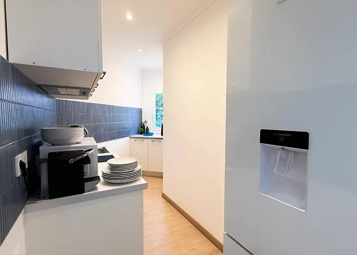 105 - Beachside Renovated 1br 5 Min From